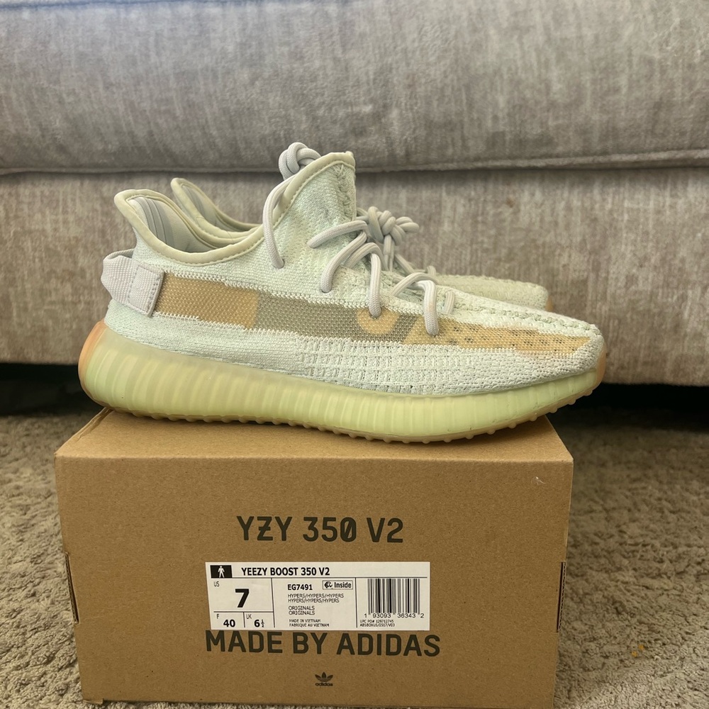 Adidas Yeezy Boost 350 V2  - Light Green